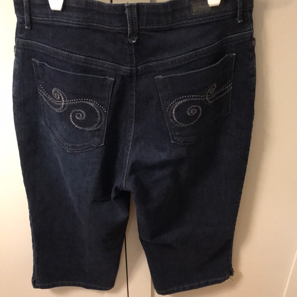 Gloria Vanderbilt Jean Capri Size 6 - Picture 3 of 7